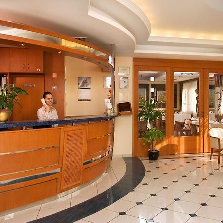 Hotel Kalvaria Superior Дьёр Экстерьер фото