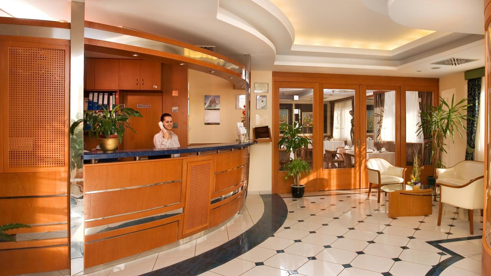 Hotel Kalvaria Superior Дьёр Экстерьер фото