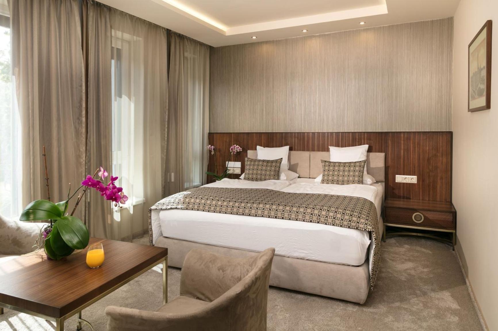 Hotel Kalvaria Superior Дьёр Экстерьер фото