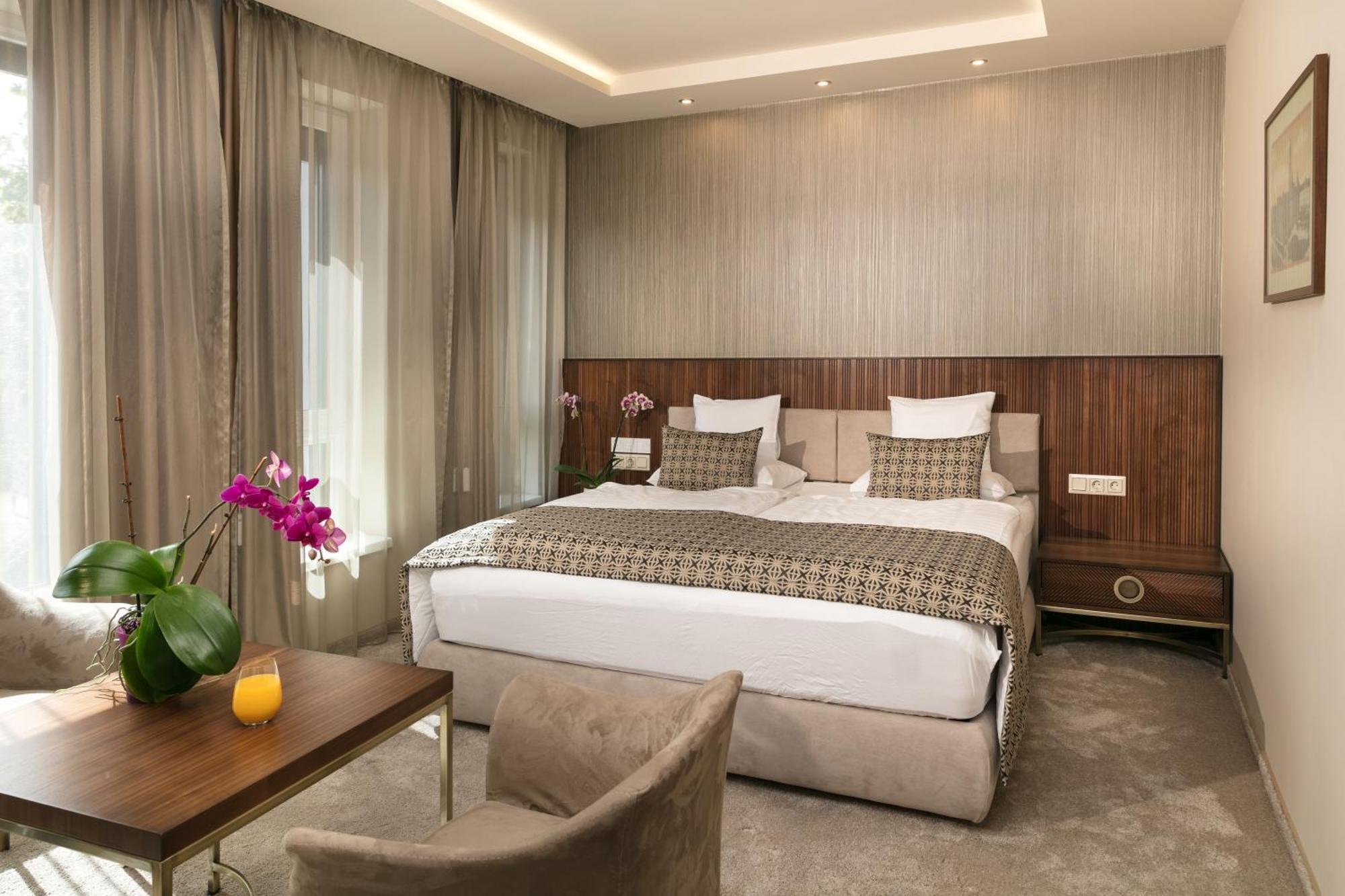 Hotel Kalvaria Superior Дьёр Экстерьер фото