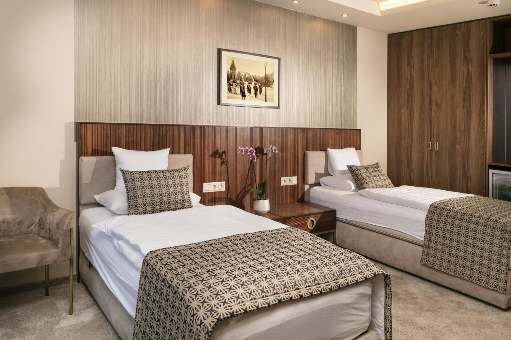 Hotel Kalvaria Superior Дьёр Экстерьер фото