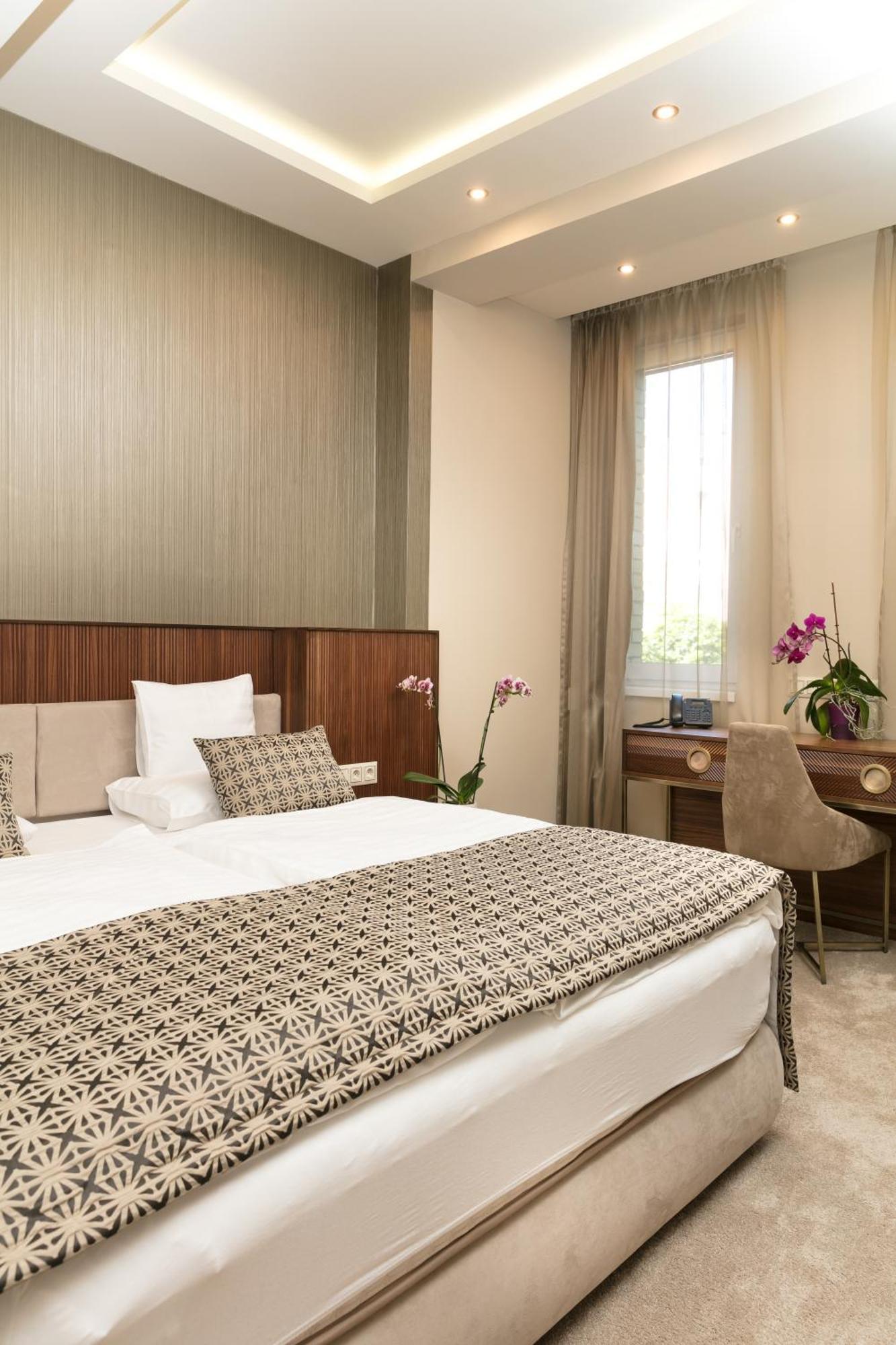Hotel Kalvaria Superior Дьёр Экстерьер фото