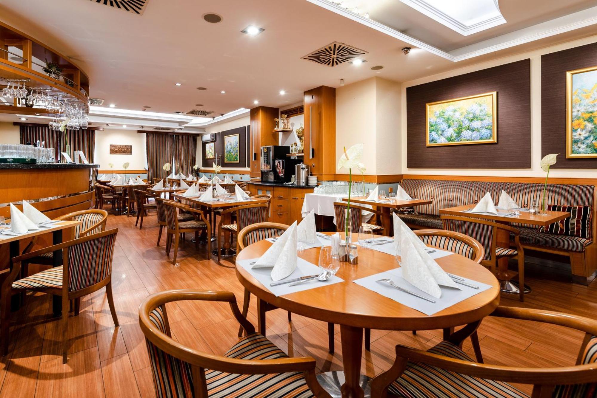 Hotel Kalvaria Superior Дьёр Экстерьер фото