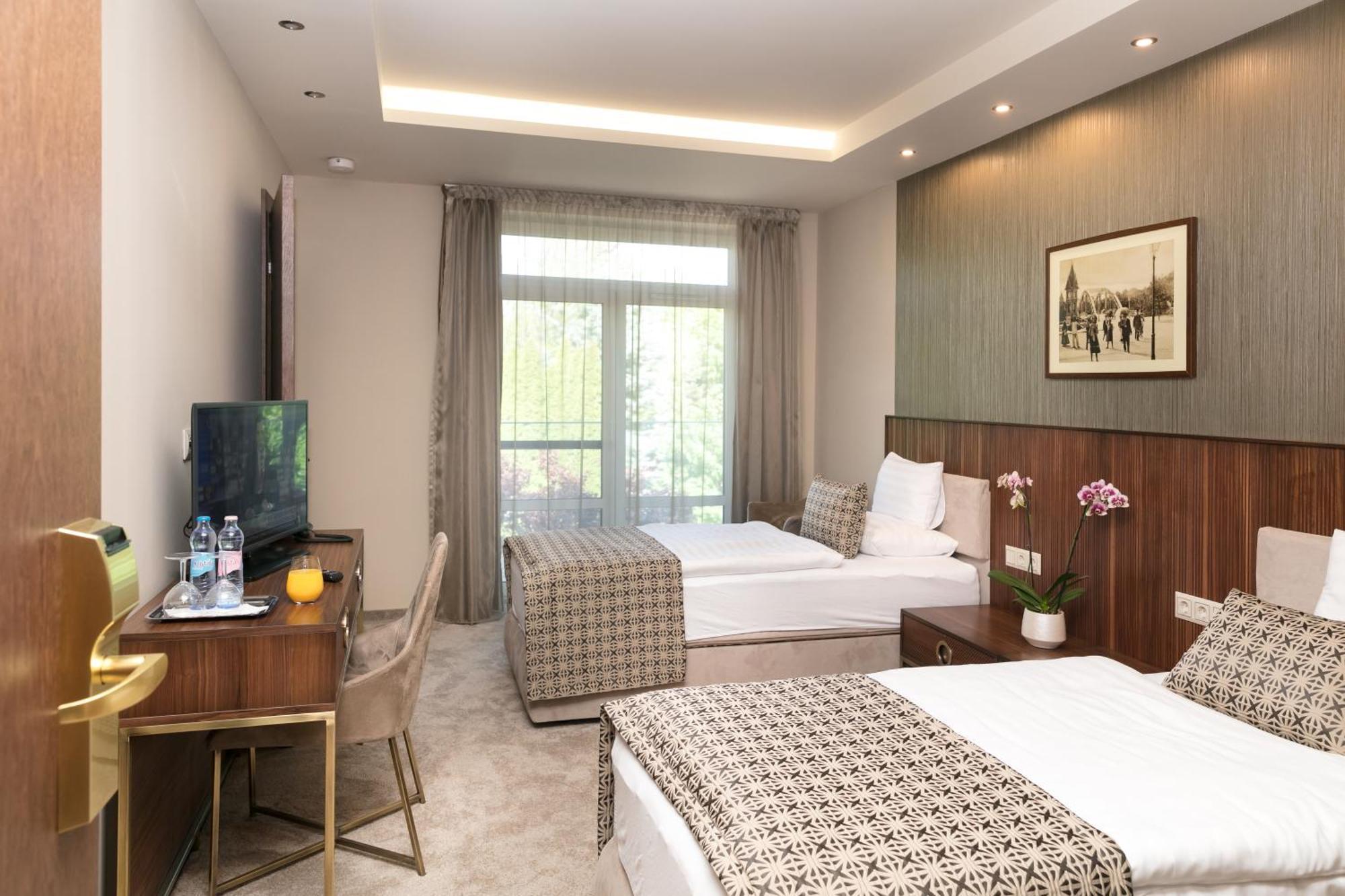 Hotel Kalvaria Superior Дьёр Экстерьер фото