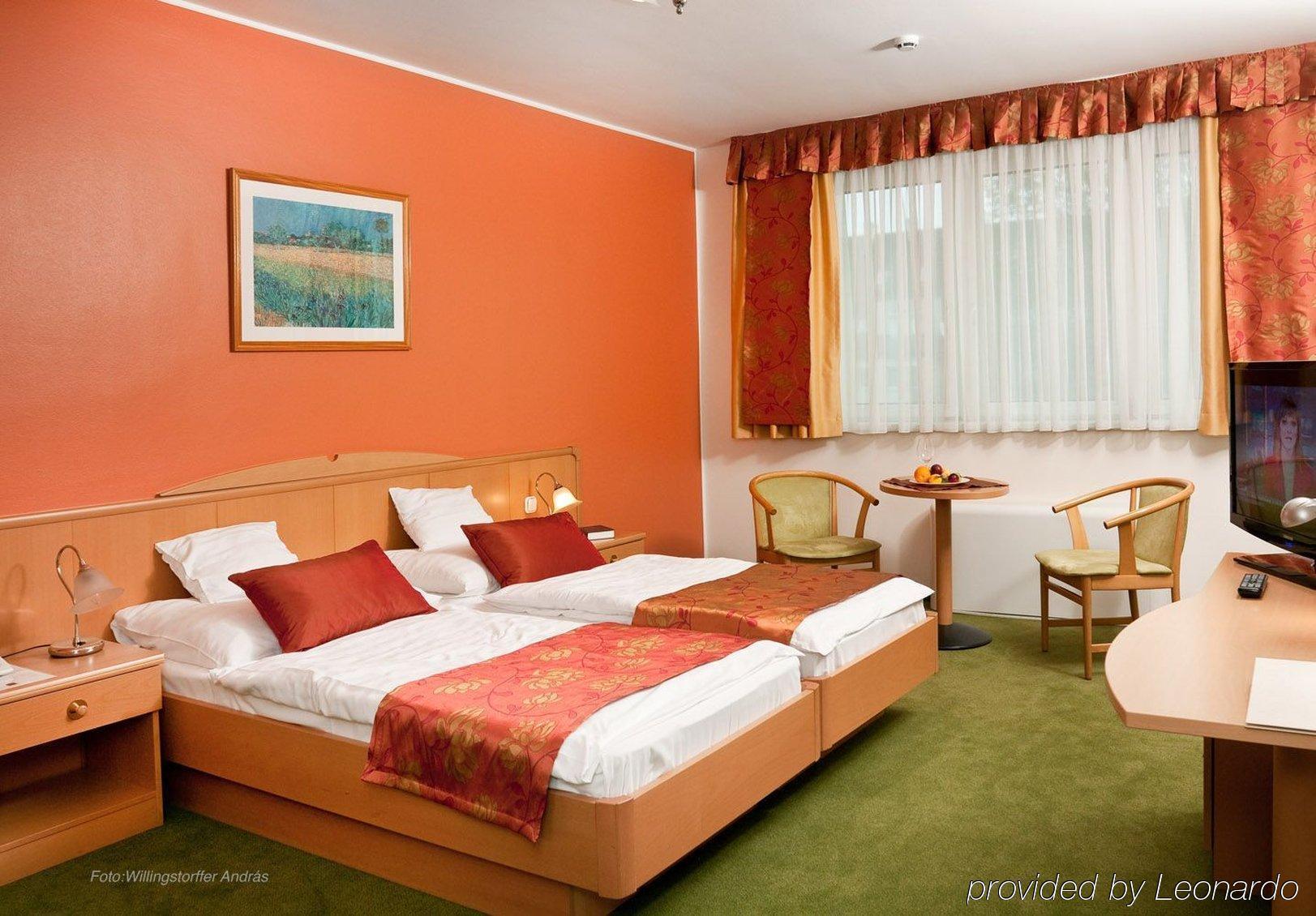 Hotel Kalvaria Superior Дьёр Экстерьер фото