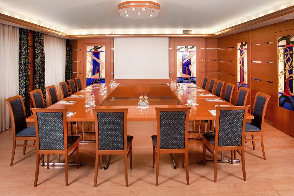 Hotel Kalvaria Superior Дьёр Экстерьер фото