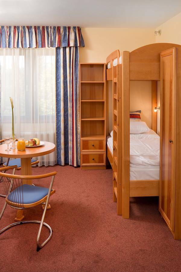 Hotel Kalvaria Superior Дьёр Экстерьер фото