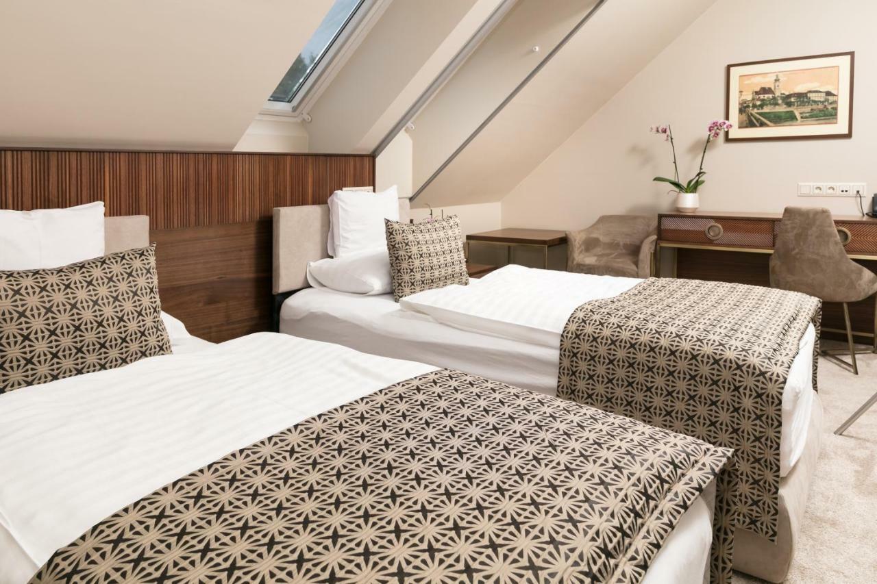Hotel Kalvaria Superior Дьёр Экстерьер фото