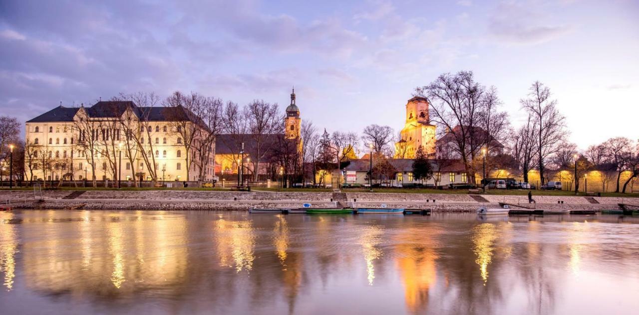 Hotel Kalvaria Superior Дьёр Экстерьер фото
