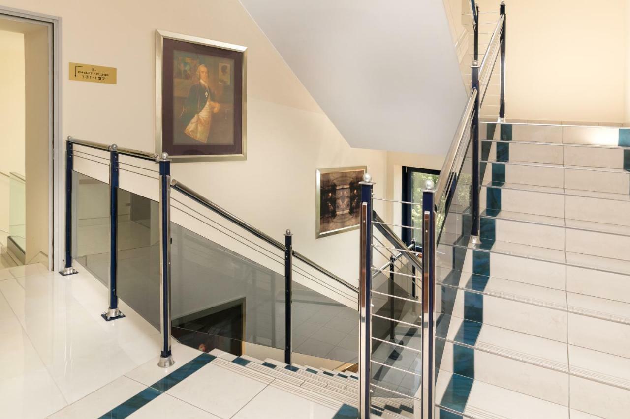 Hotel Kalvaria Superior Дьёр Экстерьер фото