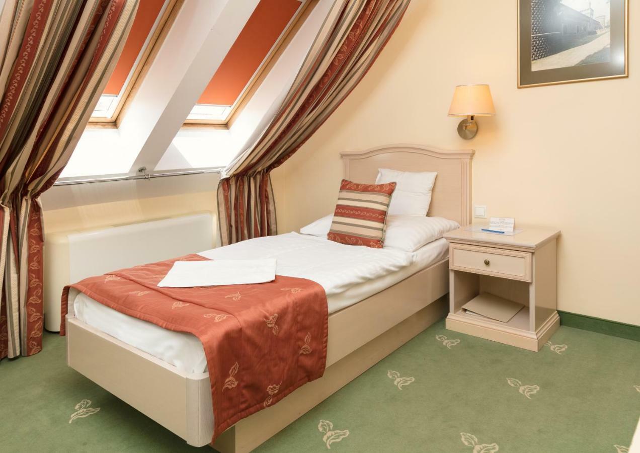 Hotel Kalvaria Superior Дьёр Экстерьер фото