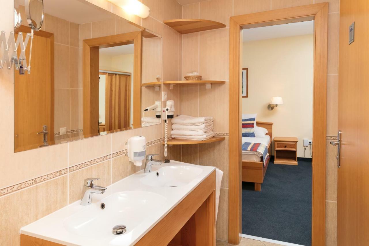 Hotel Kalvaria Superior Дьёр Экстерьер фото