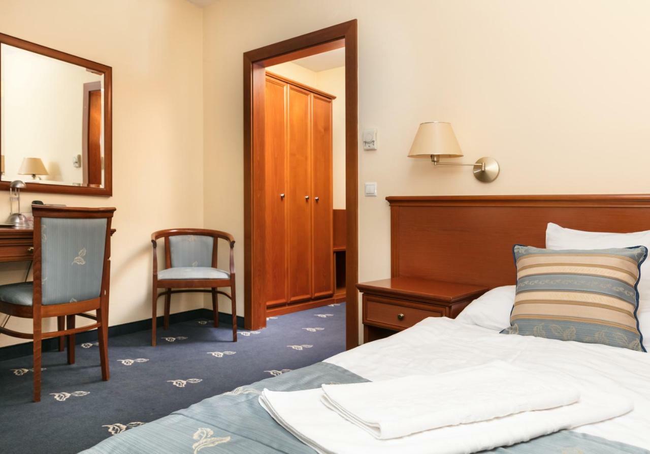 Hotel Kalvaria Superior Дьёр Экстерьер фото
